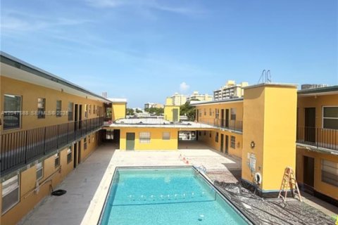 Condo in North Miami, Florida, 1 bedroom  № 2271263 - photo 14