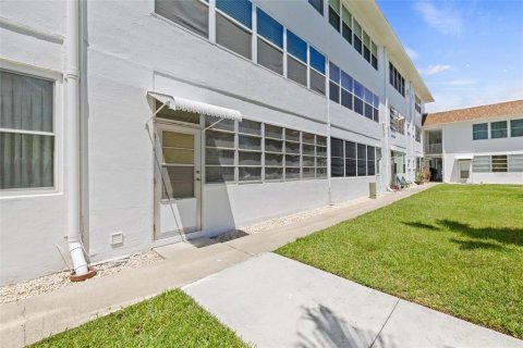 Condo in Saint Petersburg, Florida, 2 bedrooms  № 1320016 - photo 26