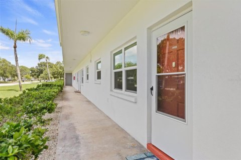 Condo in Saint Petersburg, Florida, 2 bedrooms  № 1320016 - photo 3