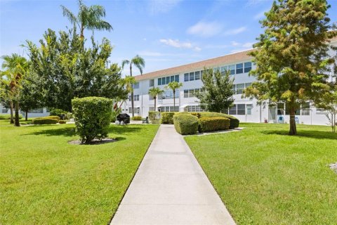 Condo in Saint Petersburg, Florida, 2 bedrooms  № 1320016 - photo 27