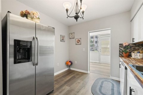 Condo in Saint Petersburg, Florida, 2 bedrooms  № 1320016 - photo 9