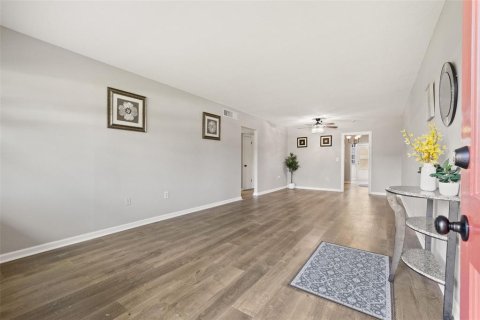 Condo in Saint Petersburg, Florida, 2 bedrooms  № 1320016 - photo 5