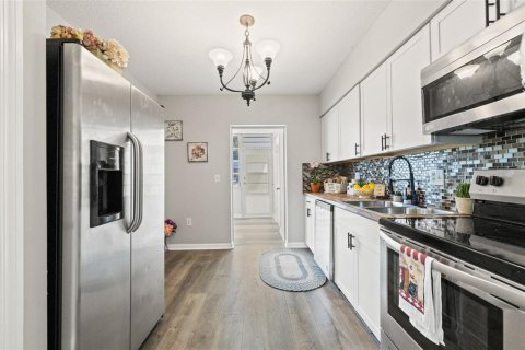 Condo in Saint Petersburg, Florida, 2 bedrooms  № 1320016 - photo 8