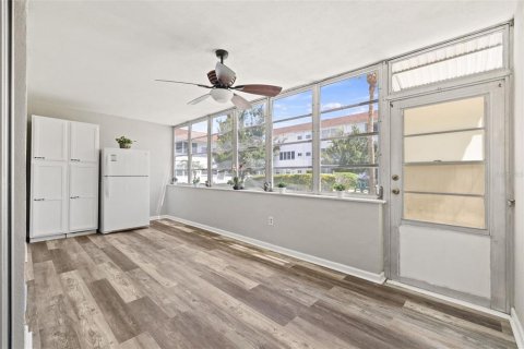 Condo in Saint Petersburg, Florida, 2 bedrooms  № 1320016 - photo 21