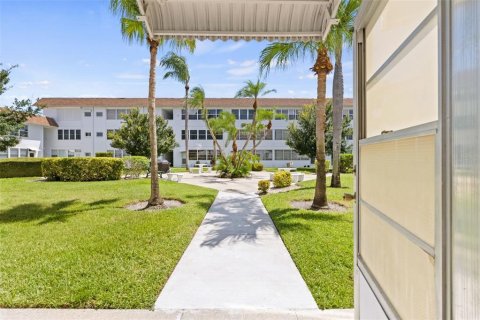 Condo in Saint Petersburg, Florida, 2 bedrooms  № 1320016 - photo 22