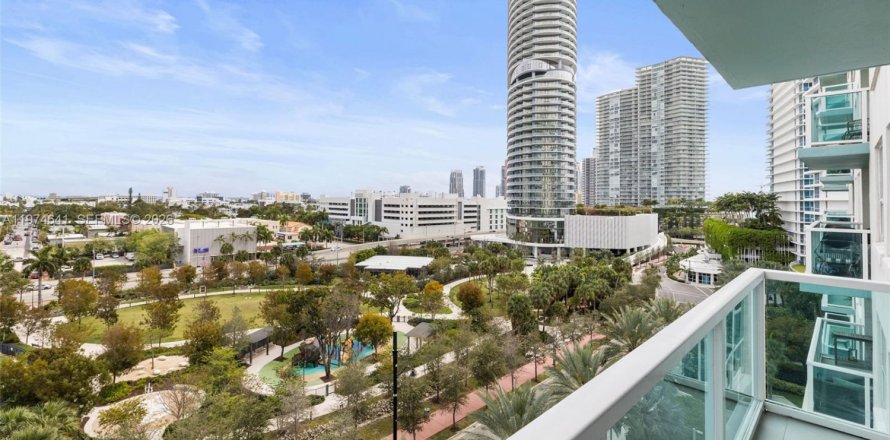 Кондоминиум с 3 спальнями в Майами-Бич, Флорида № 2040202