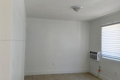 Villa ou maison à louer à Miami, Floride: 1 chambre, 62.71 m2 № 1999221 - photo 7
