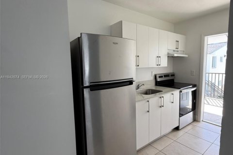 Villa ou maison à louer à Miami, Floride: 1 chambre, 62.71 m2 № 1999221 - photo 4
