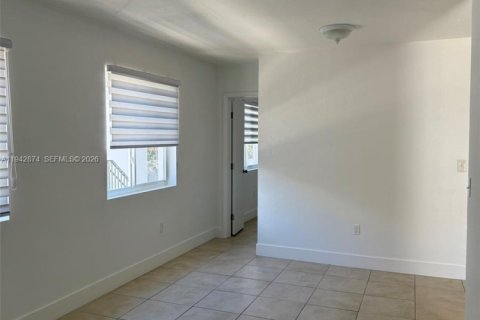 Villa ou maison à louer à Miami, Floride: 1 chambre, 62.71 m2 № 1999221 - photo 8