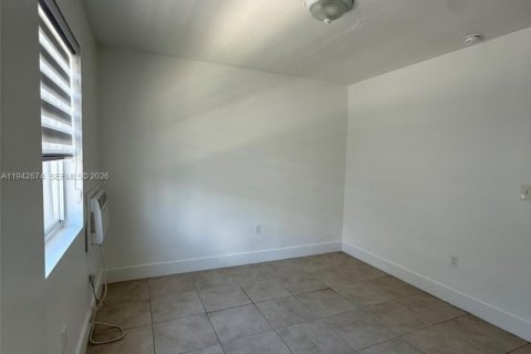 Villa ou maison à louer à Miami, Floride: 1 chambre, 62.71 m2 № 1999221 - photo 13