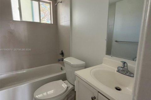 Villa ou maison à louer à Miami, Floride: 1 chambre, 62.71 m2 № 1999221 - photo 18