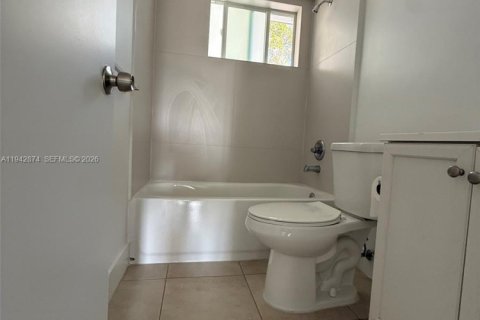 Villa ou maison à louer à Miami, Floride: 1 chambre, 62.71 m2 № 1999221 - photo 17