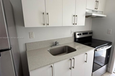 Villa ou maison à louer à Miami, Floride: 1 chambre, 62.71 m2 № 1999221 - photo 6