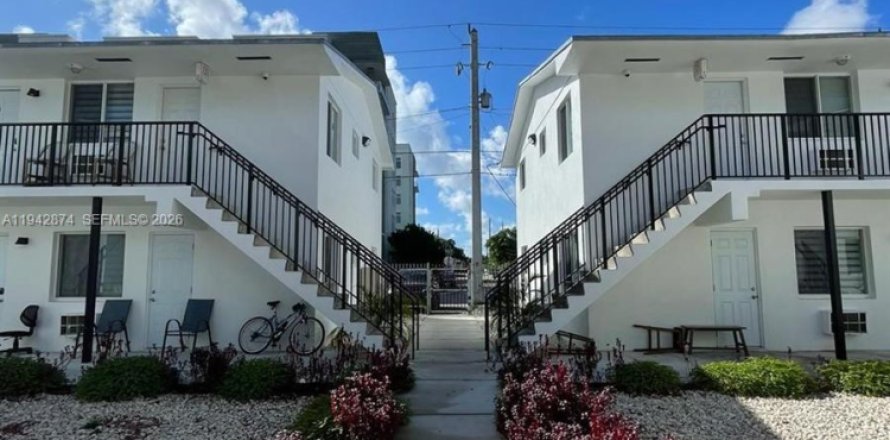 Villa ou maison à Miami, Floride 1 chambre, 62.71 m2 № 1999221