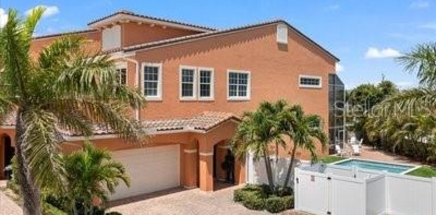 House in Indian Harbour Beach, Florida 5 bedrooms, 299.15 sq.m. № 1843001