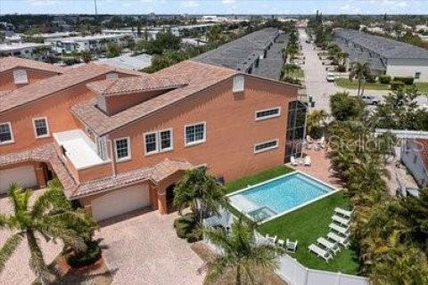 House in Indian Harbour Beach, Florida 5 bedrooms, 299.15 sq.m. № 1843001 - photo 24