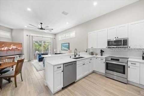 House in Indian Harbour Beach, Florida 5 bedrooms, 299.15 sq.m. № 1843001 - photo 4