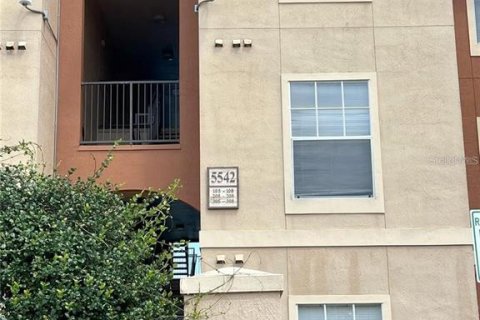 Condo in Orlando, Florida, 2 bedrooms  № 1522082 - photo 1