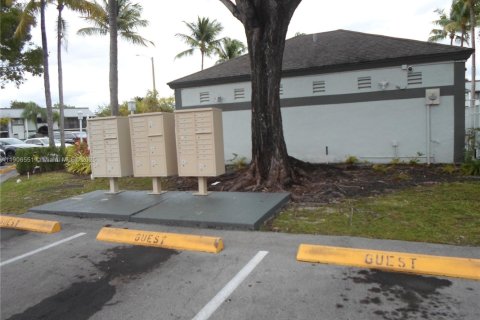 Copropriété à louer à Miami, Floride: 2 chambres, 98.94 m2 № 1957101 - photo 29
