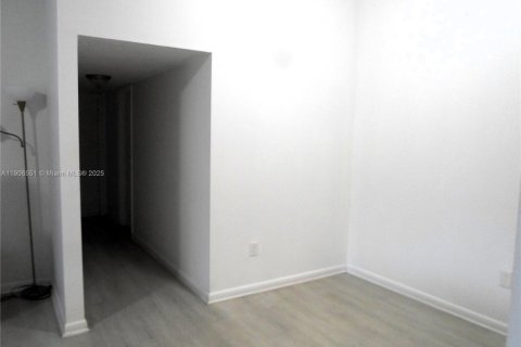 Copropriété à louer à Miami, Floride: 2 chambres, 98.94 m2 № 1957101 - photo 7