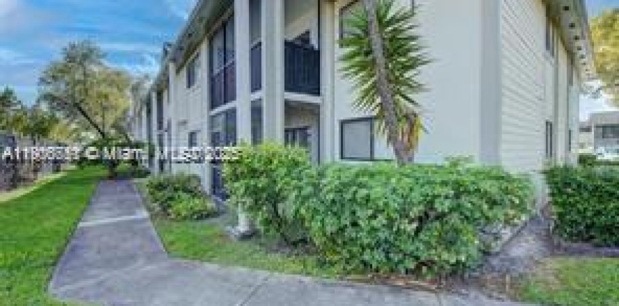 Кондоминиум с 2 спальнями в Майами, Флорида № 1957101