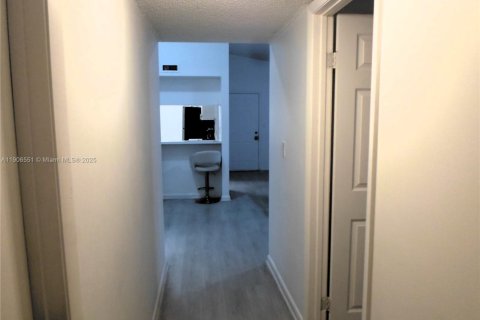 Copropriété à louer à Miami, Floride: 2 chambres, 98.94 m2 № 1957101 - photo 16