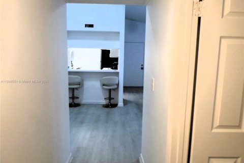 Copropriété à louer à Miami, Floride: 2 chambres, 98.94 m2 № 1957101 - photo 19