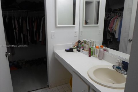 Copropriété à louer à Miami, Floride: 2 chambres, 98.94 m2 № 1957101 - photo 12