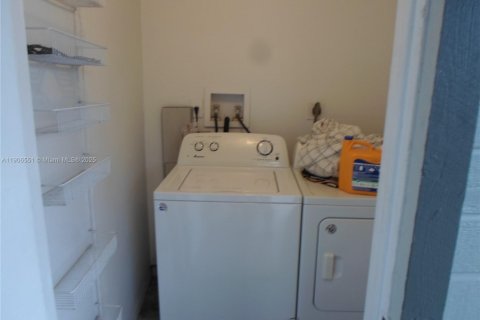 Copropriété à louer à Miami, Floride: 2 chambres, 98.94 m2 № 1957101 - photo 23