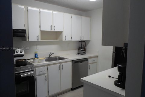 Copropriété à louer à Miami, Floride: 2 chambres, 98.94 m2 № 1957101 - photo 6