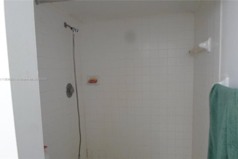Copropriété à louer à Miami, Floride: 2 chambres, 98.94 m2 № 1957101 - photo 10