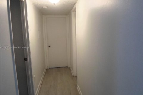 Copropriété à louer à Miami, Floride: 2 chambres, 98.94 m2 № 1957101 - photo 8