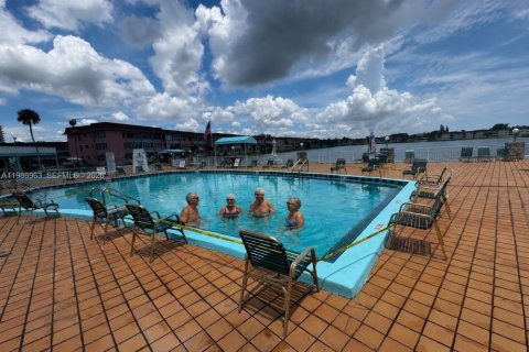 Купить кондоминиум в Майами, Флорида 2 спальни, 90.58м2, № 2090437 - фото 28