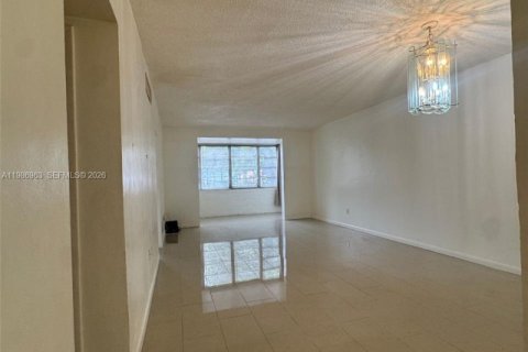 Купить кондоминиум в Майами, Флорида 2 спальни, 90.58м2, № 2090437 - фото 2