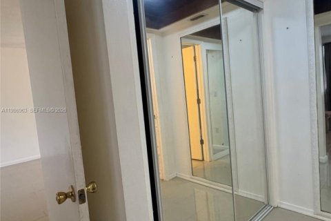Купить кондоминиум в Майами, Флорида 2 спальни, 90.58м2, № 2090437 - фото 19