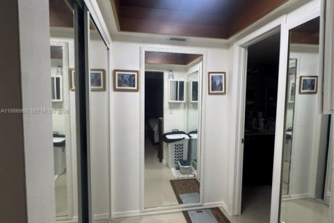 Купить кондоминиум в Майами, Флорида 2 спальни, 90.58м2, № 2090437 - фото 14