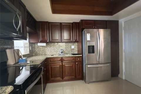 Купить кондоминиум в Майами, Флорида 2 спальни, 90.58м2, № 2090437 - фото 9