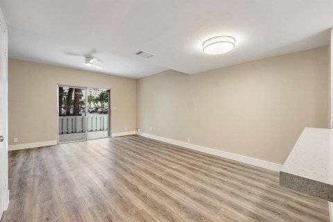 Adosado en venta en Pompano Beach, Florida, 2 dormitorios, 93.65 m2 № 2077922 - foto 12