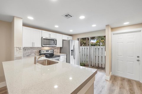 Adosado en venta en Pompano Beach, Florida, 2 dormitorios, 93.65 m2 № 2077922 - foto 5