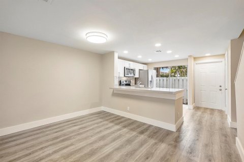 Adosado en venta en Pompano Beach, Florida, 2 dormitorios, 93.65 m2 № 2077922 - foto 10