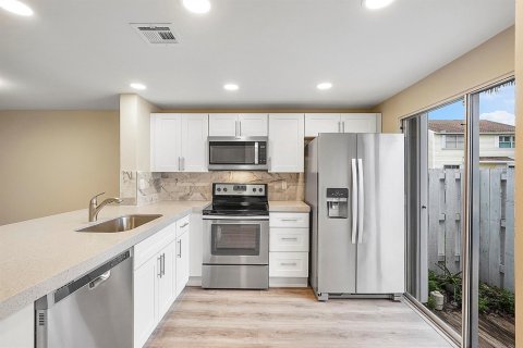 Adosado en venta en Pompano Beach, Florida, 2 dormitorios, 93.65 m2 № 2077922 - foto 6