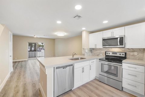Adosado en venta en Pompano Beach, Florida, 2 dormitorios, 93.65 m2 № 2077922 - foto 9