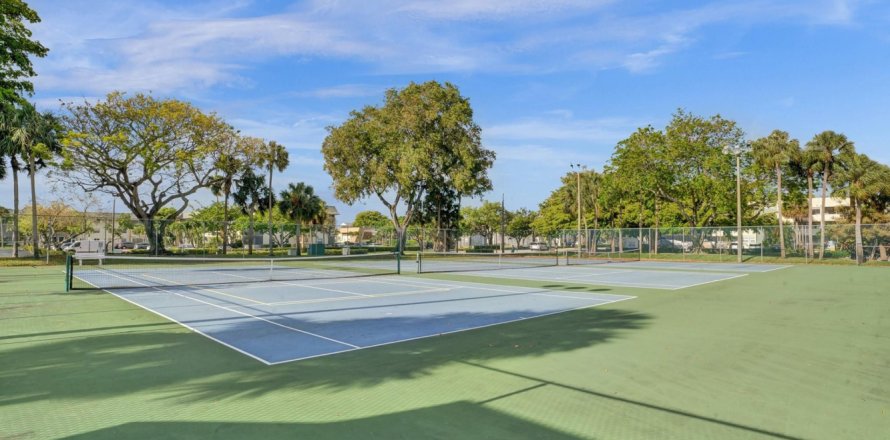 Condo in Tamarac, Florida, 2 bedrooms  № 1116599
