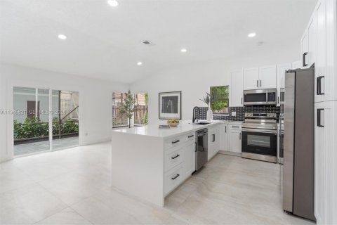 House in Wellington, Florida 3 bedrooms, 154.03 sq.m. № 2003027 - photo 8