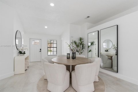 House in Wellington, Florida 3 bedrooms, 154.03 sq.m. № 2003027 - photo 14