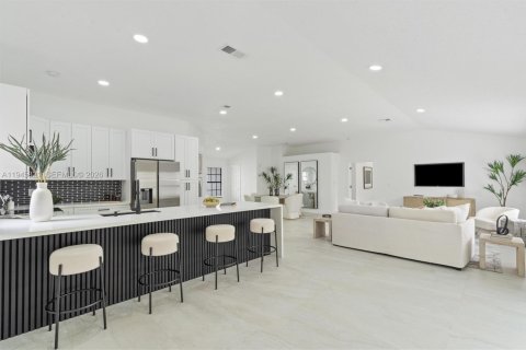 House in Wellington, Florida 3 bedrooms, 154.03 sq.m. № 2003027 - photo 11