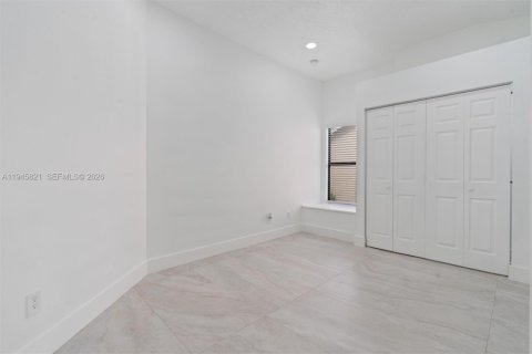 House in Wellington, Florida 3 bedrooms, 154.03 sq.m. № 2003027 - photo 24