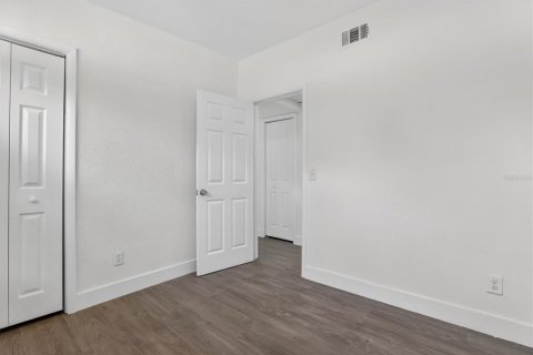 House in Orlando, Florida 4 bedrooms, 141.3 sq.m. № 2232290 - photo 17