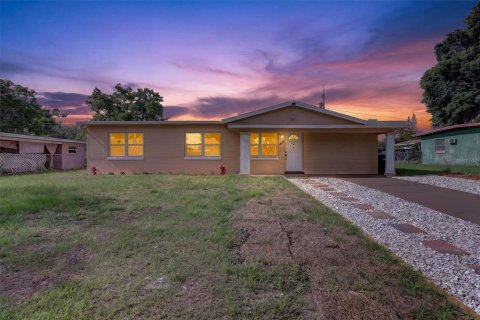 House in Orlando, Florida 4 bedrooms, 141.3 sq.m. № 2232290