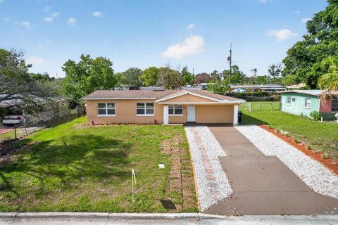 House in Orlando, Florida 4 bedrooms, 141.3 sq.m. № 2232290 - photo 26